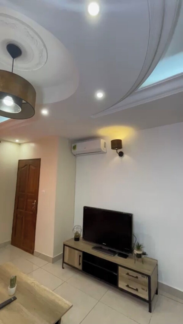 Interior - well-equipped furnished studio odza messamendongo (Yaoundé)