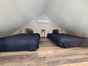 1 bedroom, iron/ironing board, free WiFi, bed sheets - Country guesthouse w/ shared pool, firepit, and outdoor kitchen access (Lexington)