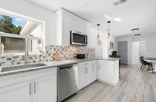 Spacious & beautiful home in Gulfport/St.Pete featuring 4 king bedrooms & 3 bath