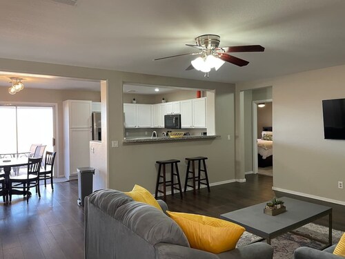 Private, 3 bd/2ba, backyard views 