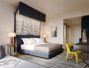 Hypo-allergenic bedding, free cribs/infant beds, rollaway beds