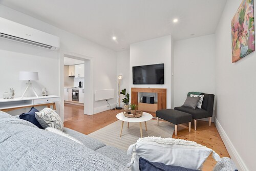 Character cottage on CBD fringe