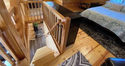 Beautiful Comfy Alaskan Log Home 2