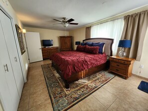 2 bedrooms, iron/ironing board, travel cot, free WiFi