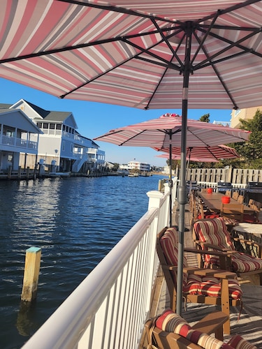 Boat Dock, 3 Kayaks, No Stairs to Enter, Beach parking, Park 10 Cars