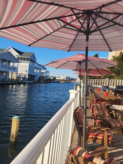 Boat Dock, 3 Kayaks, No Stairs to Enter, Beach parking, Park 10 Cars