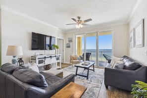 Apartamento, 4 habitaciones, balcón, vistas al mar (607) | Zona de estar