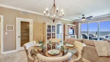 Condo, 2 Bedrooms, Balcony, Ocean View (1405) | Dining room