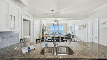 Condo, 4 quartos, sacada, vista para o oceano (607) | Cozinha privada