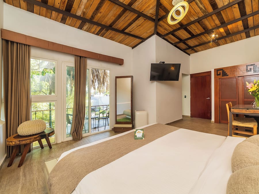 Ropa de cama hipoalergénica, escritorio y sistema de insonorización