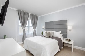 2 bedrooms, iron/ironing board, free WiFi, bed sheets - Right in the heart of I-Drive  (Orlando)