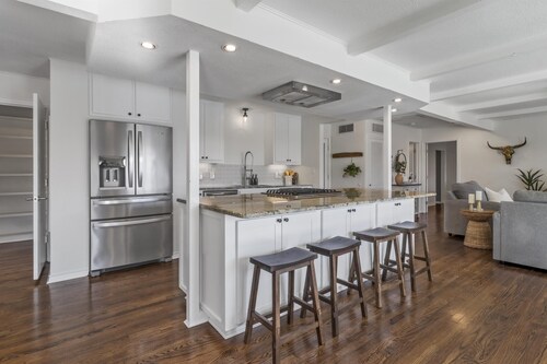 Private Pool Oasis with Gorgeous Views Minutes from TCU & Dickies Arena