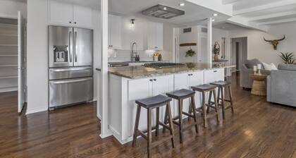 Private Pool Oasis with Gorgeous Views Minutes from TCU & Dickies Arena