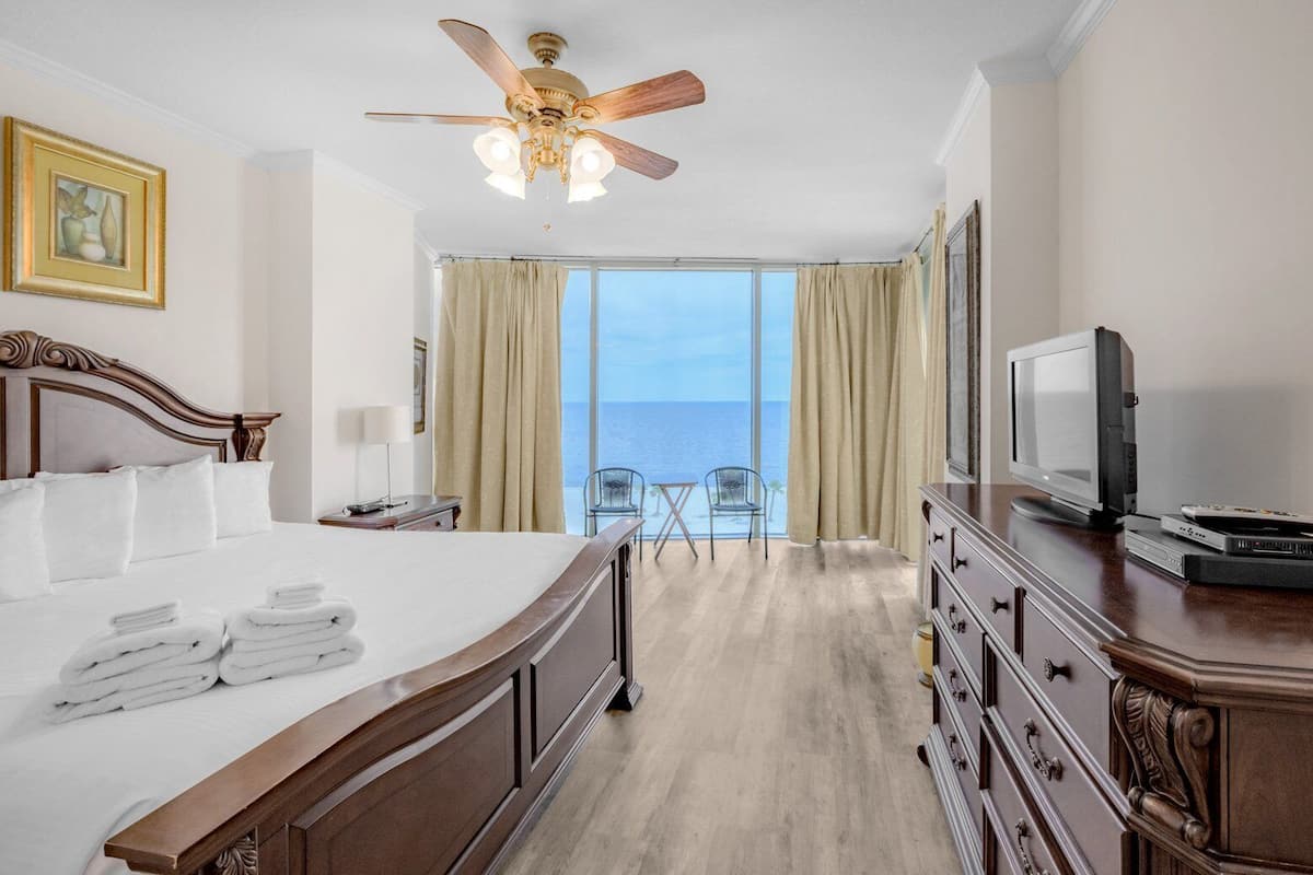 1 bedroom, individually decorated, individually furnished, bed sheets