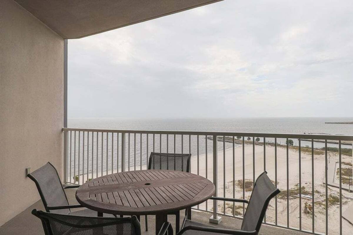 Condo, Multiple Beds, Balcony, Ocean View (Sea Breeze Unit 0907) | Outdoor dining