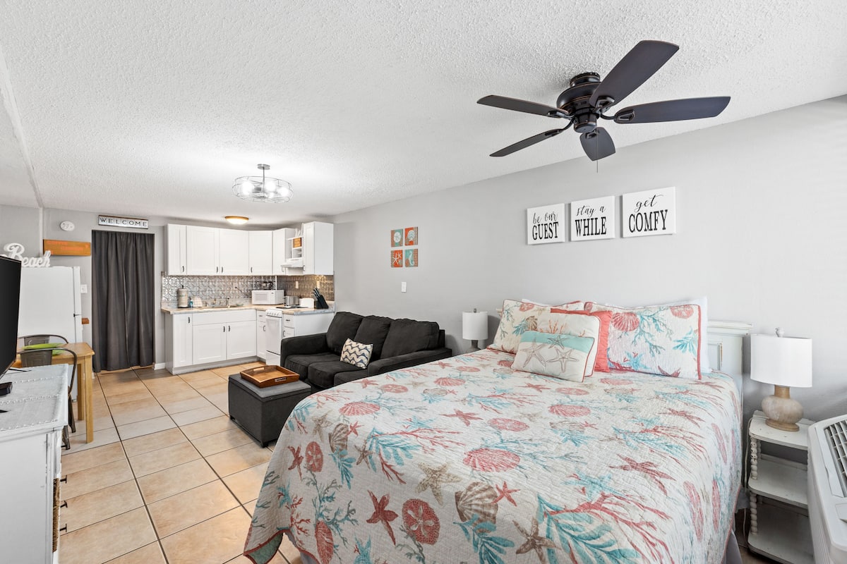 Studio, Pool Access, Ocean View (400) | Individually decorated, individually furnished, free WiFi