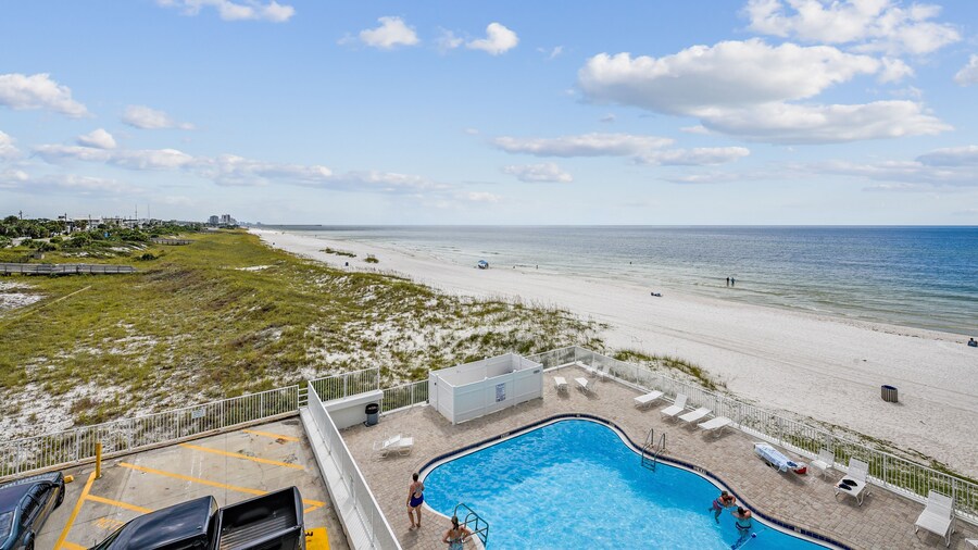 Fontainebleau Terrace by Book That Condo