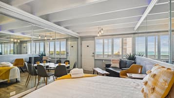 Studio, toegang tot zwembad, uitzicht op oceaan (601) | Individueel gedecoreerd, individueel gemeubileerd, gratis wifi