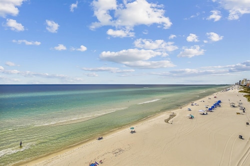 Fontainebleau Terrace by Book That Condo