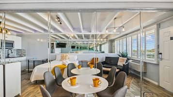 Studio, toegang tot zwembad, uitzicht op oceaan (601) | Dineren in de kamer