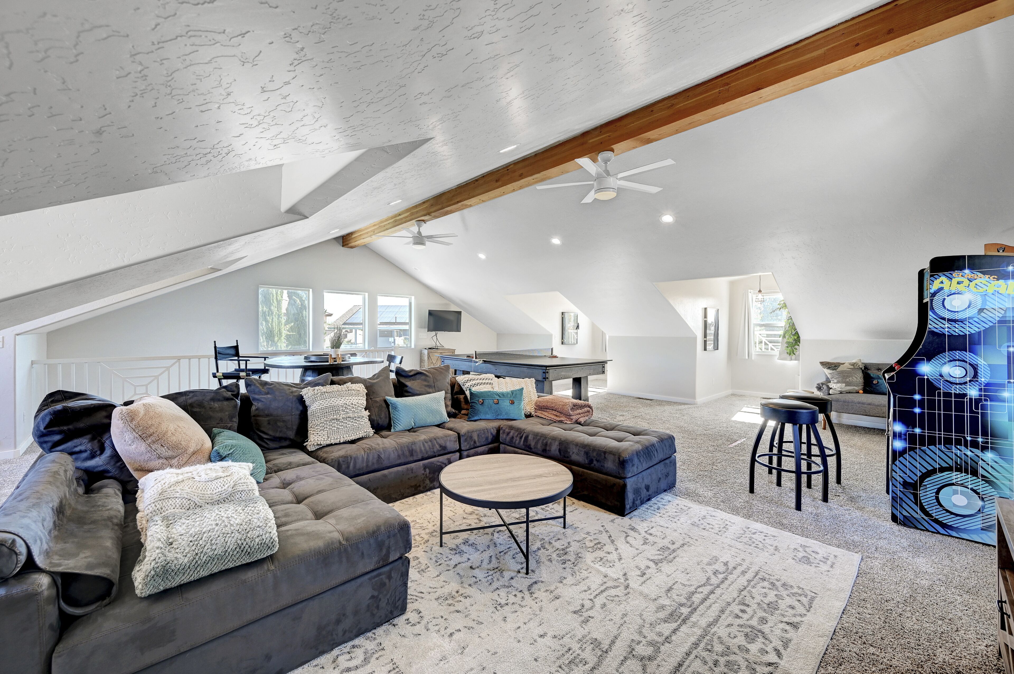 Smart TV, fireplace, video games, table tennis