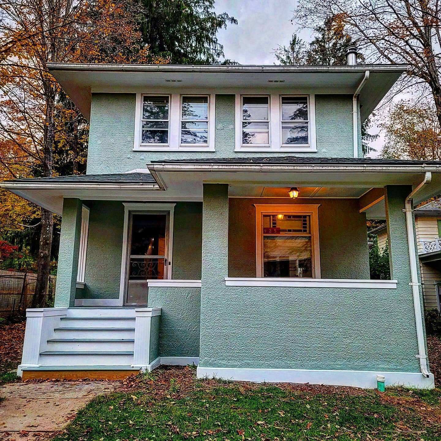 Seasonal Rental - Cozy Village Home Minutes From Skiing