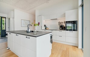 Fridge, dishwasher, coffee/tea maker