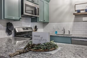 디럭스 아파트 | 전용 주방 | 대용량 냉장고, 전자레인지, 오븐, 식기 세척기