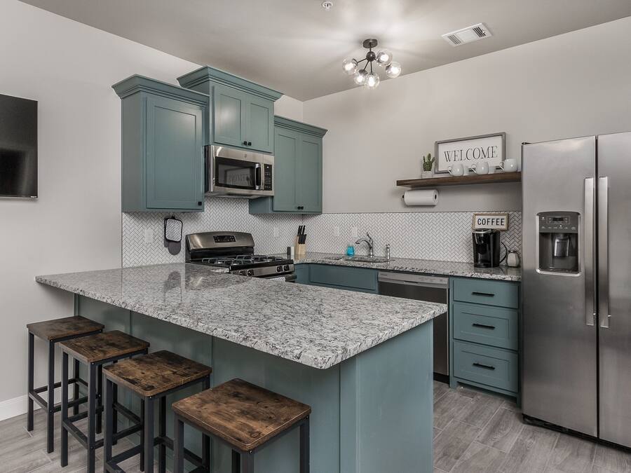 Deluxe-Apartment | Eigene Küche | Großer Kühlschrank, Mikrowelle, Ofen, Geschirrspüler