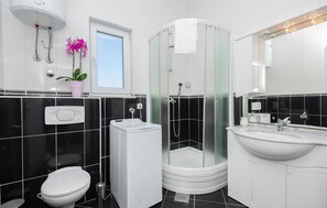 Shower - Beautiful home in Vinjani Gornji (Vinjani Gornji)