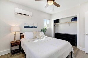 1 bedroom, desk, iron/ironing board, WiFi - Pet-Friendly Loomis Retreat w/ Backyard & Wi-Fi (Loomis)