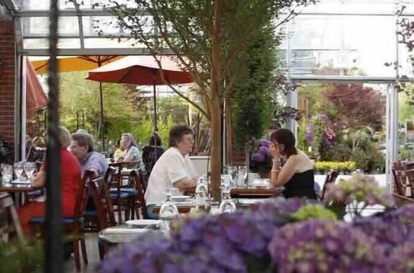 Dining - Pet-Friendly Loomis Retreat w/ Backyard & Wi-Fi (Loomis)