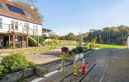 Cozy apartment in Gudhjem with kitchen