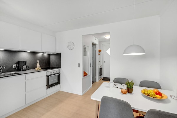 Kjøleskap, kokeplater og kaffetrakter/tekoker