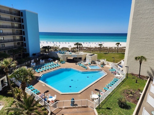 Tootsie's Next Door! Top of The Gulf!