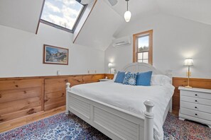 5 bedrooms, desk, iron/ironing board, travel cot - Spacious Farmhouse Estate Overlooking a Babbling Brook with hot tub  (Campton)