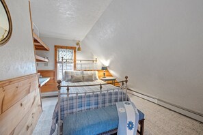 5 室のベッドルーム、デスク、アイロン / アイロン台、旅行用ベビーベッド