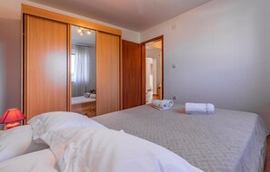 2 bedrooms, travel crib, free WiFi, bed sheets - Lovely apartment in Medulin with WiFi (Medulin)