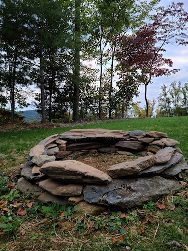 Scenic mountain getaway with a firepit and amazing views of mountains and horses