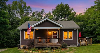 Scenic mountain getaway with a firepit and amazing views of mountains and horses