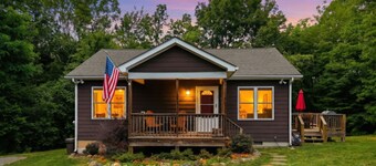 Scenic mountain getaway with a firepit and amazing views of mountains and horses
