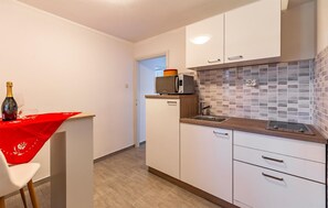Fridge, microwave, stovetop, dishwasher - 1 bedroom nice apartment in Banjole (Banjole)