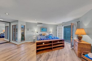 4 bedrooms, desk, iron/ironing board, free WiFi