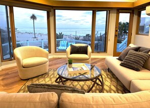 Smart TV, fireplace, ping pong, books