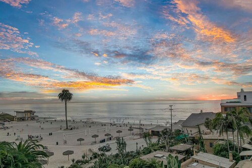 Oceanfront 4 bedroom villa w/ 2 masters and views