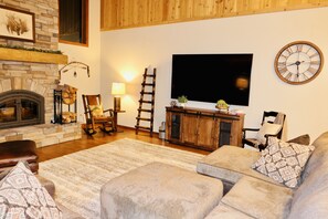 Smart-TV, Kamin, DVD-Player, Videothek