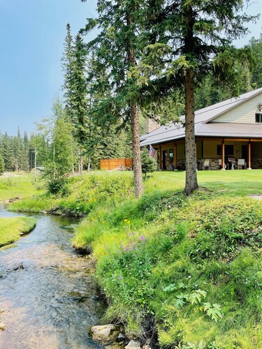 Modern and spacious cabin nestled along the banks of Elk Creek.