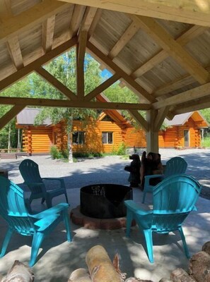 Property grounds - Beautiful Comfy Alaskan Log Home 1 (Wasilla)