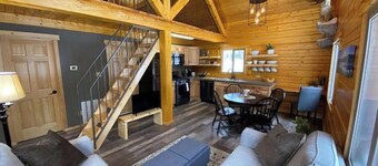 Beautiful Comfy Alaskan Log Home 1