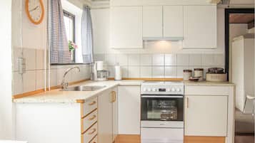 Kylskåp och spishäll